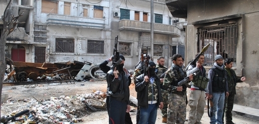 Syrští rebelové v Homsu.